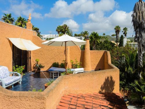 Очаровательный дом с бассейном с Сиеста, Санта-Эулалия