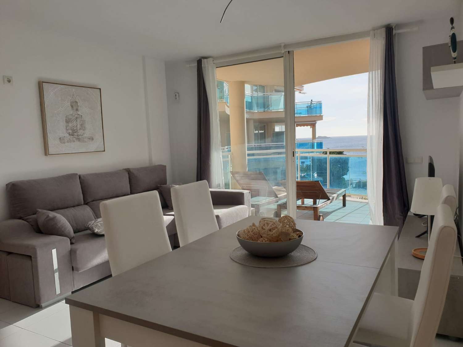 Piso de 2 habitaciones con vistas al mar en venta en Playa d’en Bossa, Ibiza