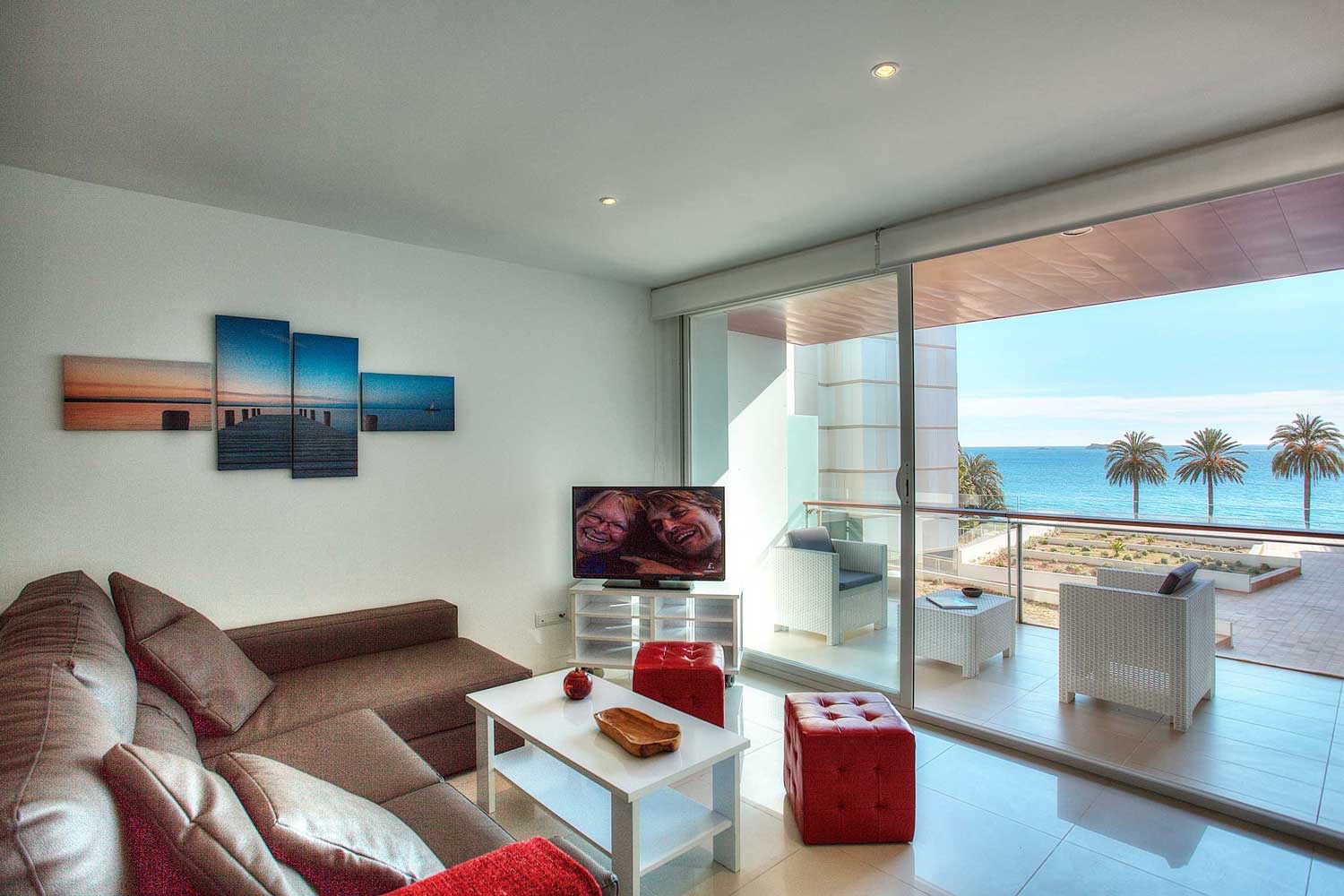 Fantástico piso con vistas frontales al mar, en venta en Playa d’en Bossa, Ibiza