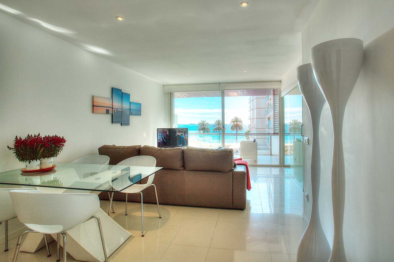 Фантастическая квартира с фронтальным видом на море, для продажи в Плайя-ден-Босса, Ибица