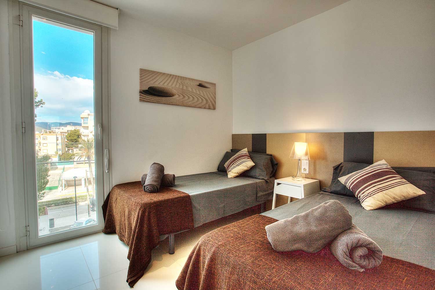 梦幻般的公寓，享有正面海景，在伊维萨岛的普拉亚登博萨出售