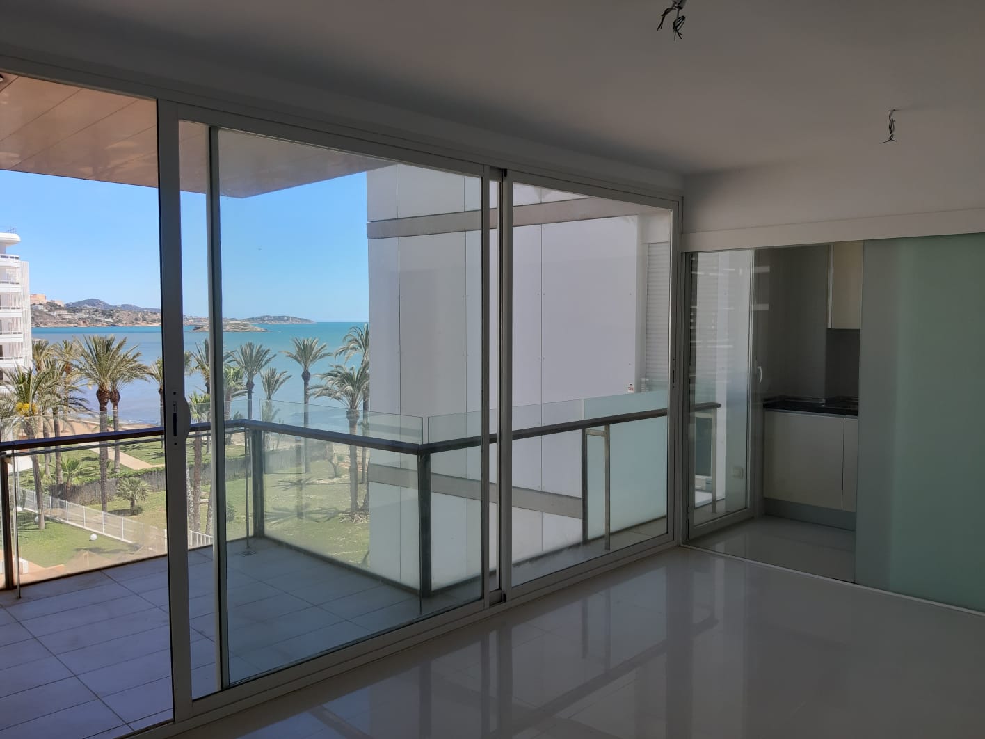 Ny duplex lägenhet med havsutsikt i exklusiva residence i Playa d'en Bossa