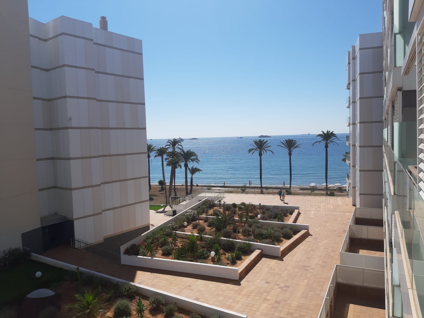 Modern 2 Sovrumslägenhet med stor potential vid havet i Playa d'en Bossa