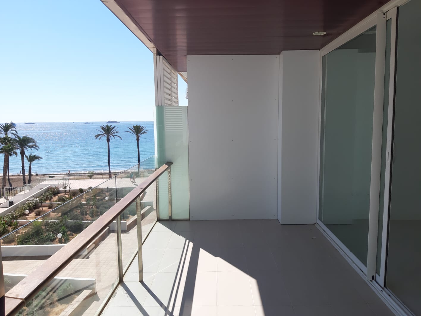 Modern 2 Sovrumslägenhet med stor potential vid havet i Playa d'en Bossa