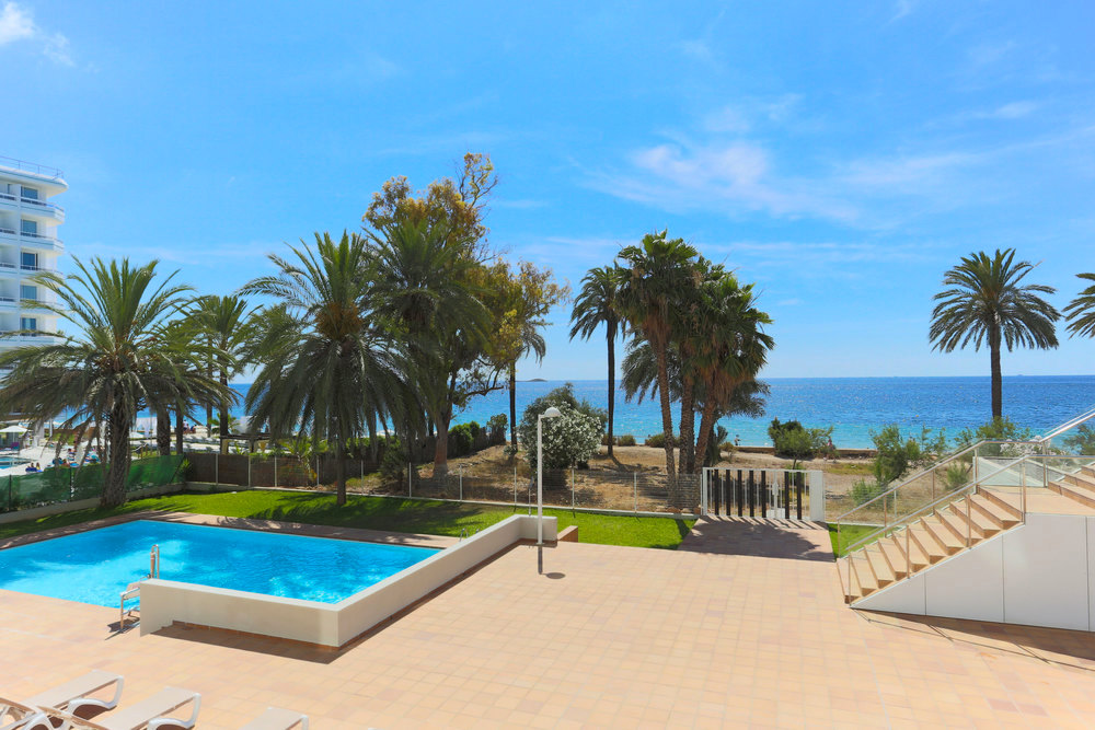 Preciós apartament de primera línia amb gran potencial, en venda a bossa del mar, Eivissa