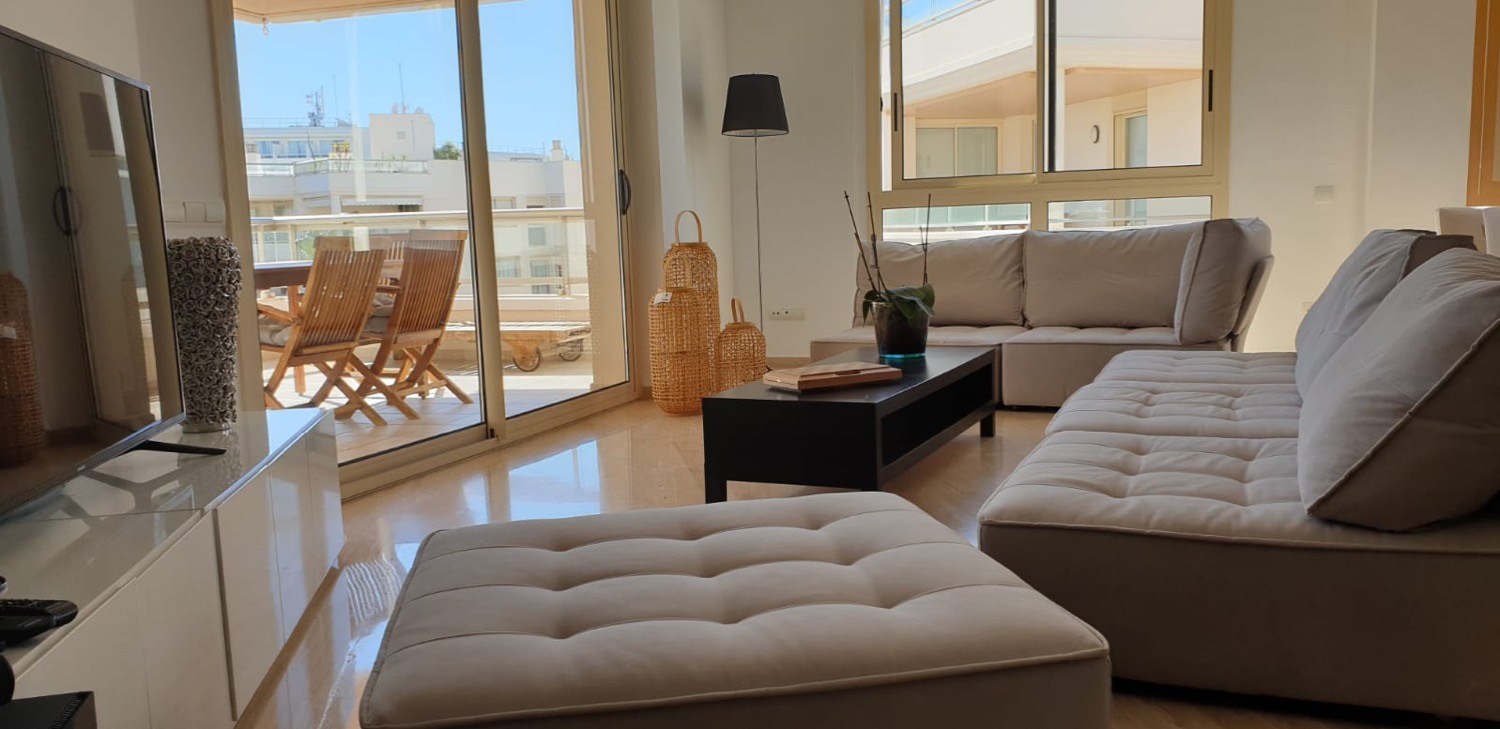 Smuk penthouse med fantastisk havudsigt i Playa d'en Bossa