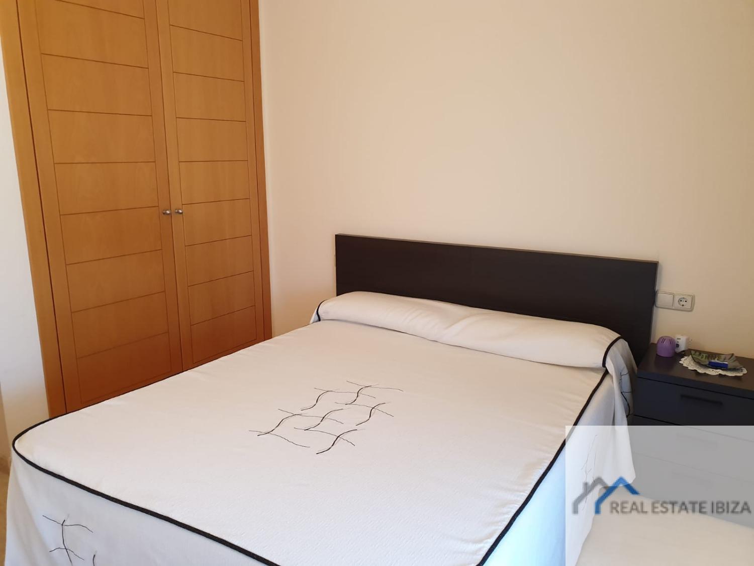 Precioso y amplio piso de tres dormitorios en venta en Roca Llisa