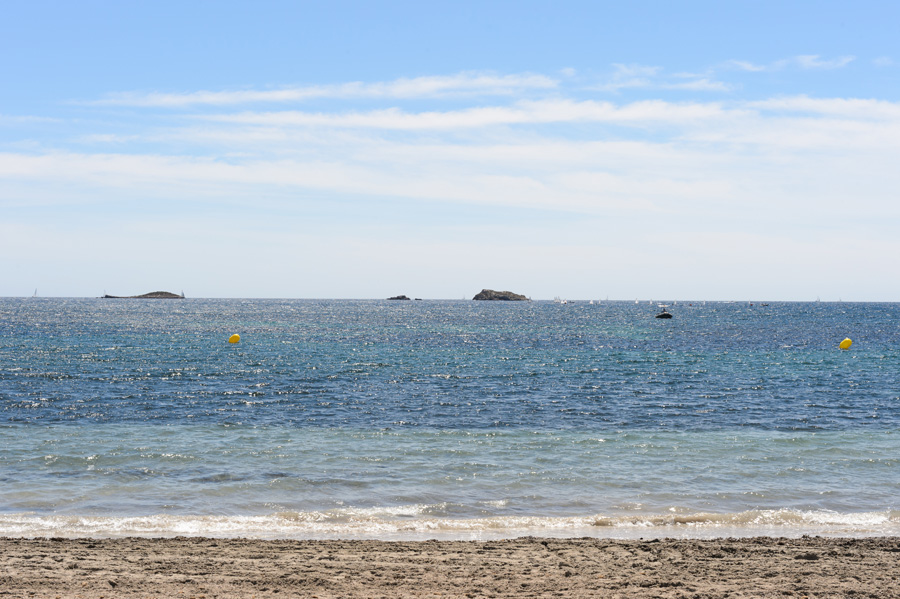 Magnífico y amplio ático, con vistas al mar y a la montaña situado en Playa D'en Bossa