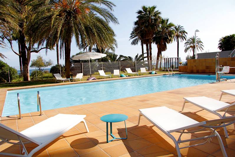 Delizioso appartamento con 2 camere da letto nella residenza moderna di fronte al mare a Playa d'en Bossa, Ibiza