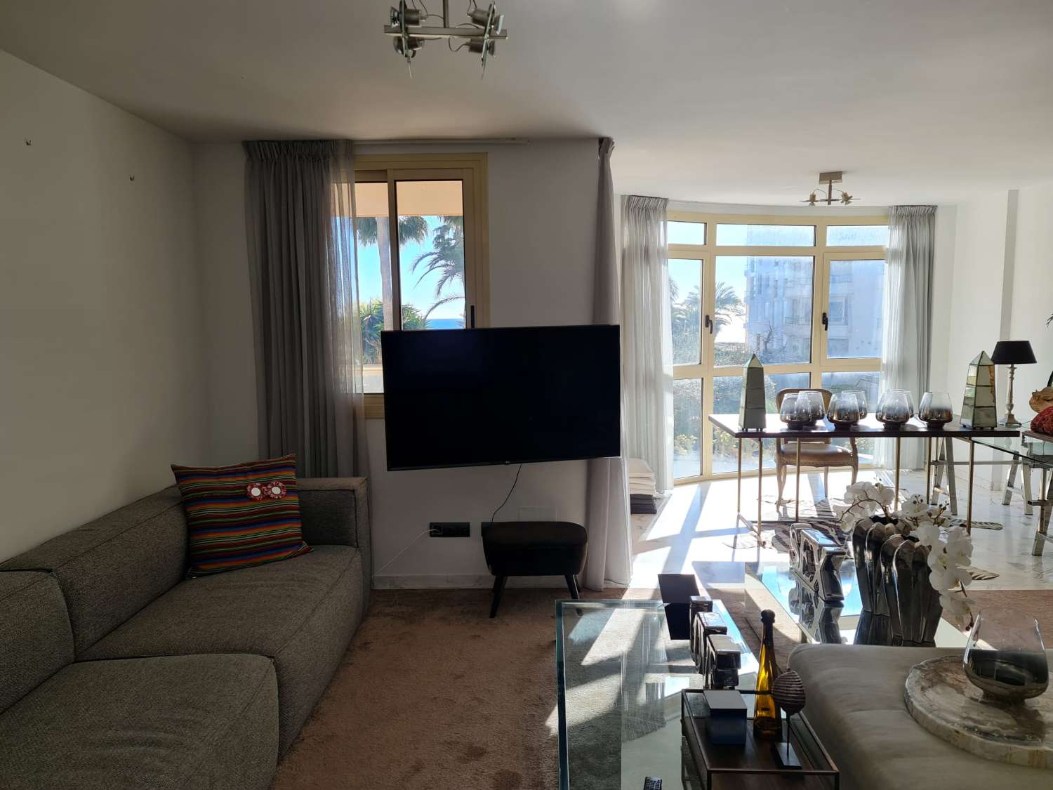 Beautiful 3 bedroom apartment with stunning sea views