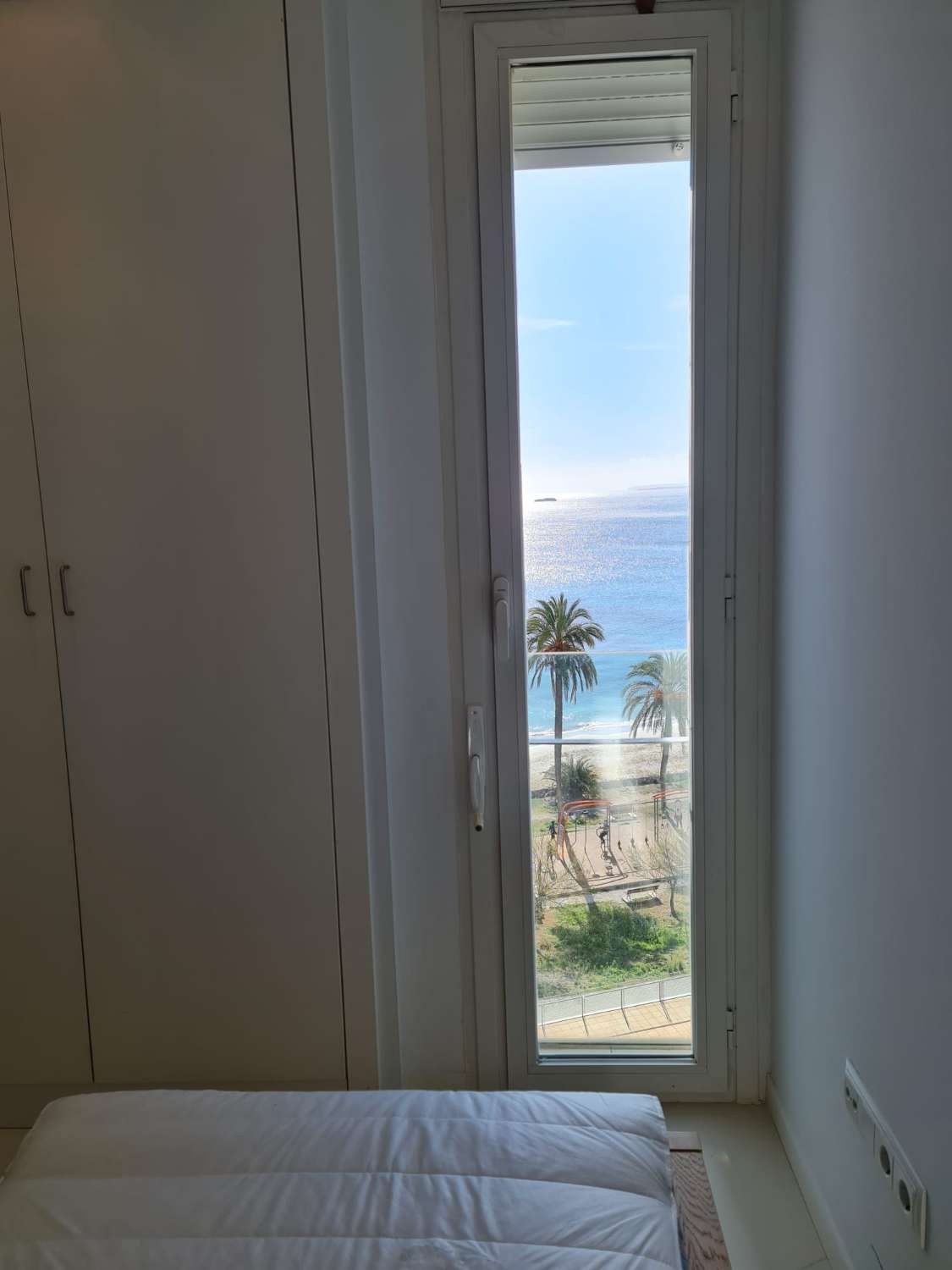 Alquiler de temporada - Fabuloso ático en primera línea de mar en Playa d’en Bossa, Ibiza