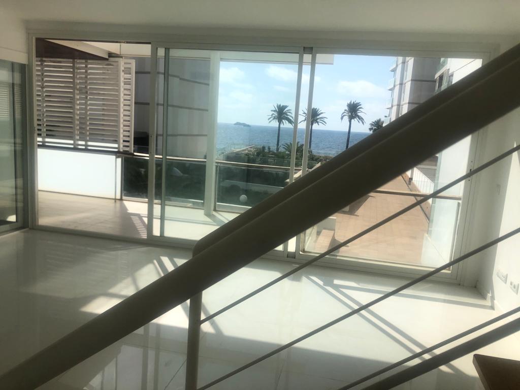 Duplex appartement met 2 slaapkamers met uitzicht op de zee, op directe verkoop van de ontwikkelaar