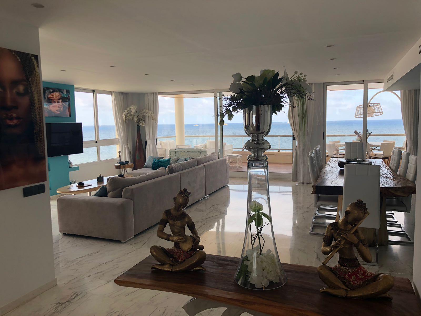 Upea penthouse ylellinen myytävänä Playa d' Bossa
