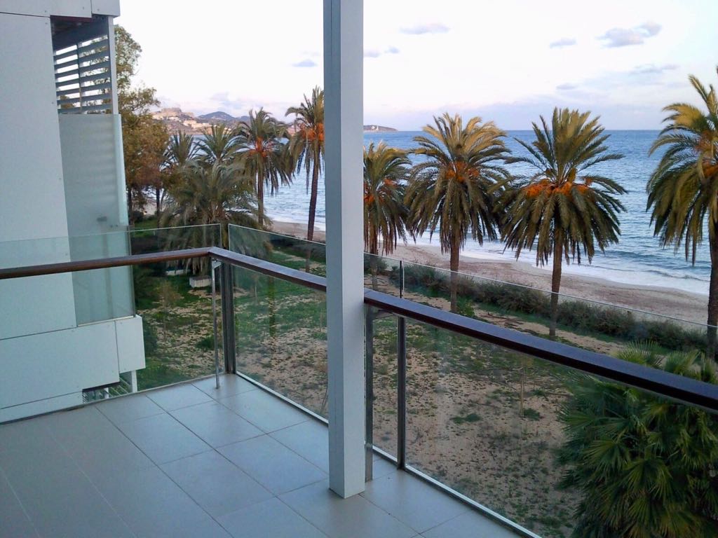 Luxe beach front appartement in Playa d'en Bossa
