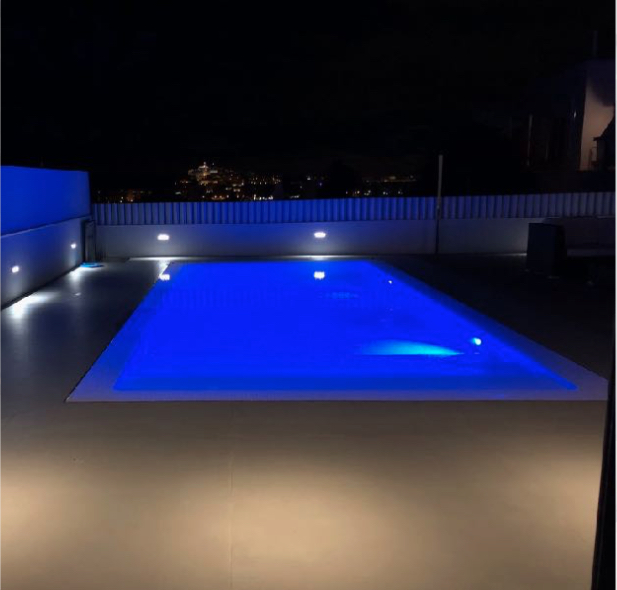 Upea ylellinen huvila uudisrakentamisen uimaaltaalla myytävänä Ibiza